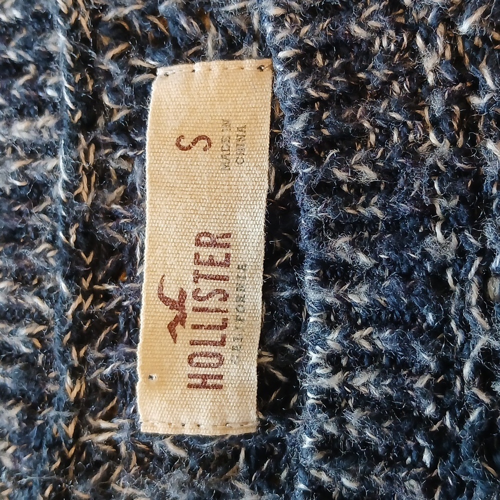 Hollister small Blue Knit Sweater - Picture 2 of 5
